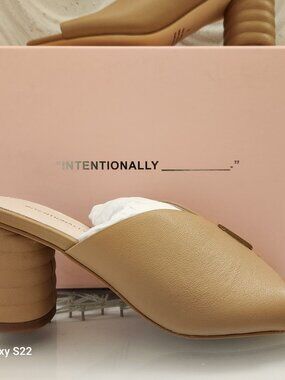 Intentionally Blank Leather "Kamika" Heeled Sandals. NIB. Size 6
